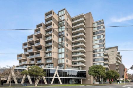 Live the High Life! Spacious 10th-Floor Apartment with Sweeping City & Bay Views - Photo 5