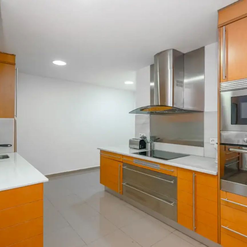 Room in a shared 8-bedroom apartment for rent in Castillejos. - Foto 1