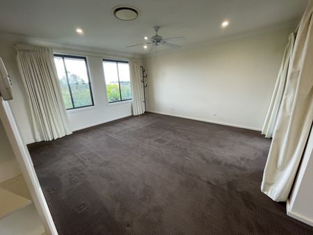 HILLVUE - Beautiful 4 Bedroom Home on the Golf Course - Photo 2