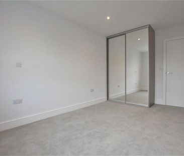 Maybury Road, Woking, Surrey, GU21 - Photo 6