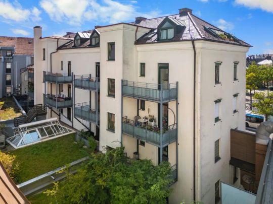 Helle 2,5 Zimmer-Wohnung mit Einbauküche und Balkon in zentraler Lage am Oberhauser-BF - Photo 1