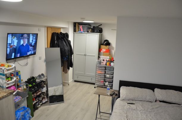 Studio for Rent - Photo 1