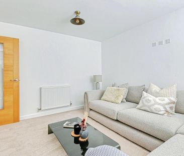 4 bedroom detached house to rent - Photo 3