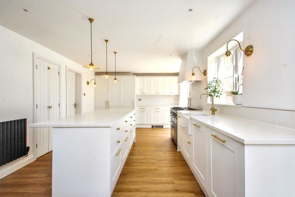 4 bedroom detached house to rent - Photo 1