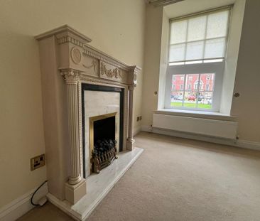 3 bedroom mews to rent - Photo 2