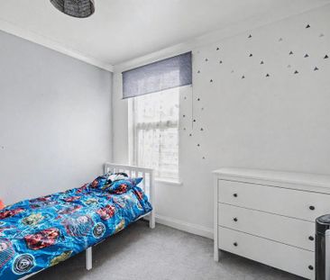 3 bedroom end of terrace house to rent - Photo 4