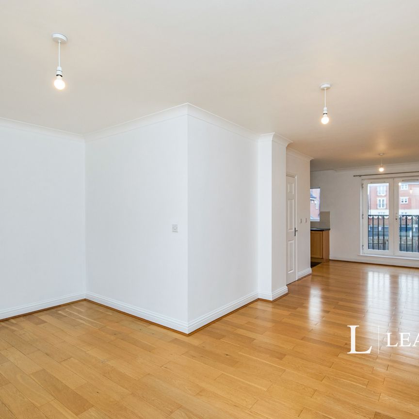 3 bedroom townhouse to rent Crystal Close, Mickleover, DE3 - Photo 1