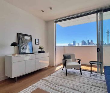 Top Floor with city views - Photo 5