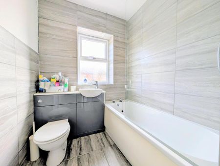 3 bedroom semi-detached house to rent - Photo 4