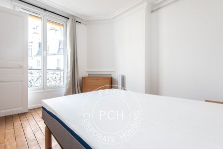 Rue Mathurin Régnier, - Photo 3