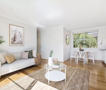 Top-floor apartment with sunny, northern aspect - Photo 5