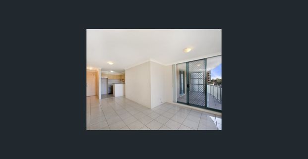 SPACIOUS 3 BEDROOM APARTMENT - HEART OF THE JUNCTION! - Photo 1