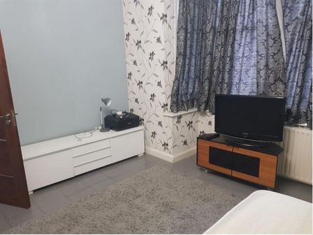 1 bedroom semi-detached house to rent - Photo 2