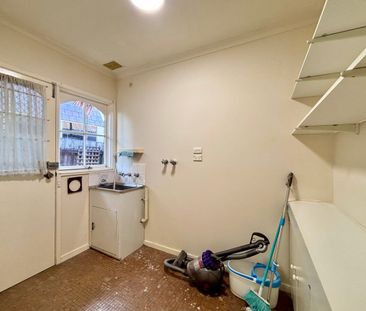 Freshly Renovation | 4 Bed | Double School Zone | GWSC Zone + Mount... - Photo 4