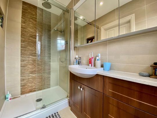 Bendeng Close, Fleet - 4 bedrooms Property for lettings - Seymours - Photo 1