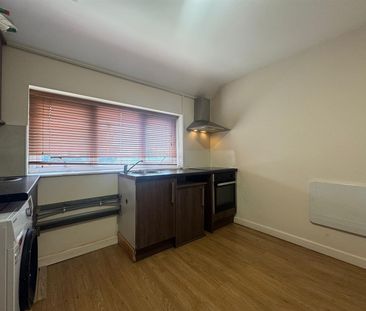 Redcar Road, Romford RM3, London - Photo 3