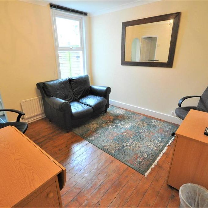 House share to rent - Photo 1