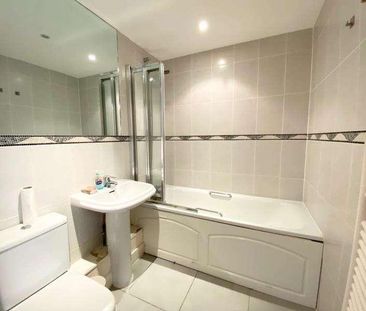 Woking, Surrey, GU21 - Photo 4