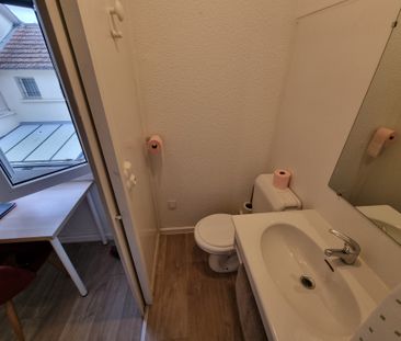 chambre meublée avec coin cuisine, douche et wc. - Photo 4