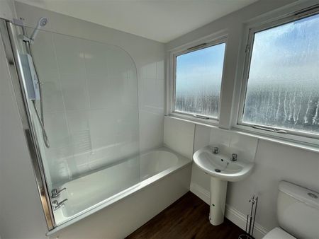 Huntsmoor House, Spital Tongues - Photo 5