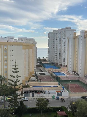 Apartamento de alquiler en Calle Carrer de la Valldigna, 19, Playa de Gandia - Photo 2