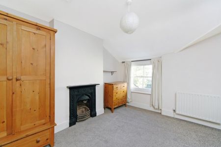 3 bedroom flat to rent - Photo 4