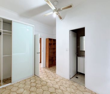Spacious Family Home with Flexible Rear Studio - Photo 3