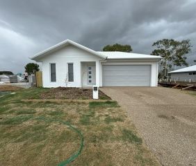 Brand New 4-Bedroom Family Home in Condon - Photo 2