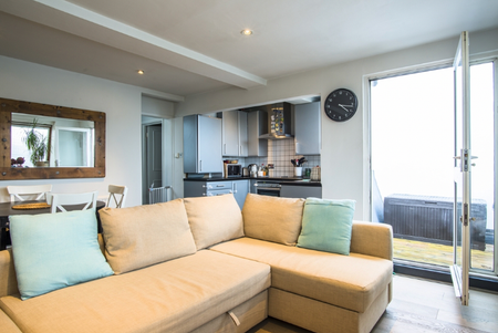 2 bedroom flat with balcony TO LET in prime Maida Vale - Photo 2