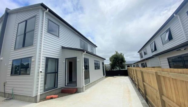 Bright & Sunny 3-Bedroom, 2-Bathroom Home in M... - Photo 1