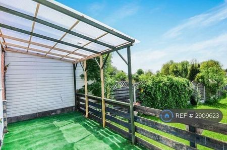 3 bedroom semi-detached house to rent - Photo 4