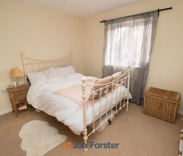 2 Bedroom House - Photo 6