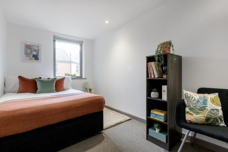 4 bedroom flat to rent - Photo 4