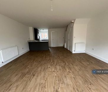 4 bedroom semi-detached house to rent - Photo 5