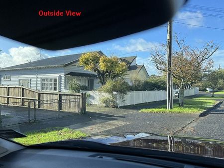 Classic 4 bedrooms house in Greenlane - Photo 5