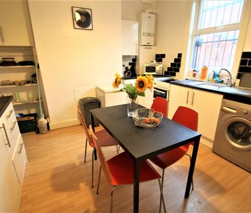 4 bedroom terraced house to rent - Photo 4