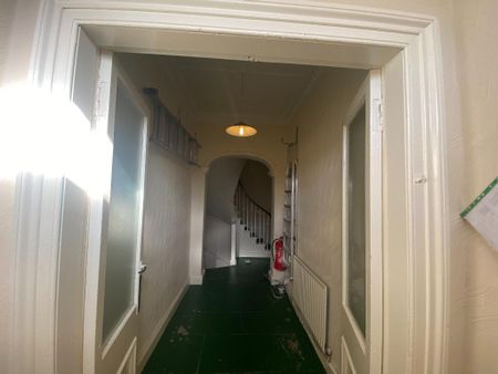 1 bedroom in a house share to rent - Photo 2