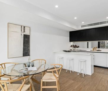 Ultra-Convenient and Luxurious One Bed Apartment in Heart of Lane C... - Photo 4