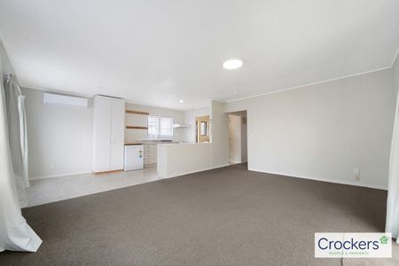 Spacious 3-Bedroom Home - Gated large backyard - Photo 4