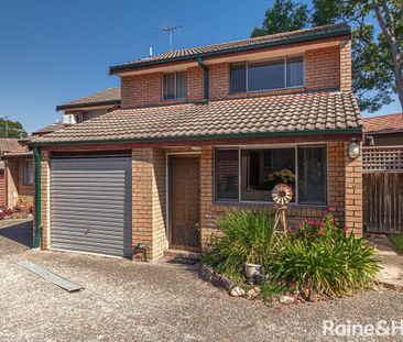 Spacious Full Brick 2 Bedroom Townhouse - Photo 6