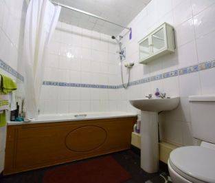 5 bedroom House in Holborn View, Leeds - Photo 4