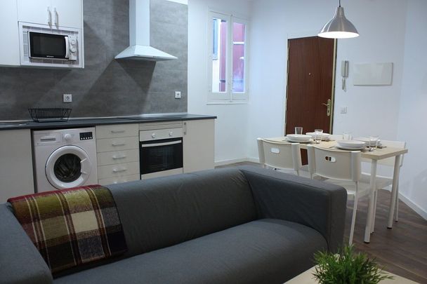 Nice single room in Valencia street - Photo 1