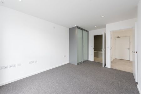 Embankment House - Photo 3