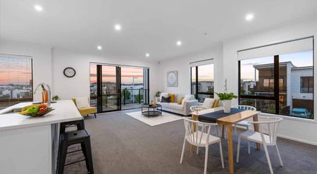 Sunny Corner Home - Photo 4