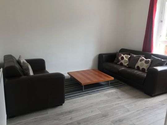 Room in a Shared Flat, Craigpark Dr, G31 - Photo 1