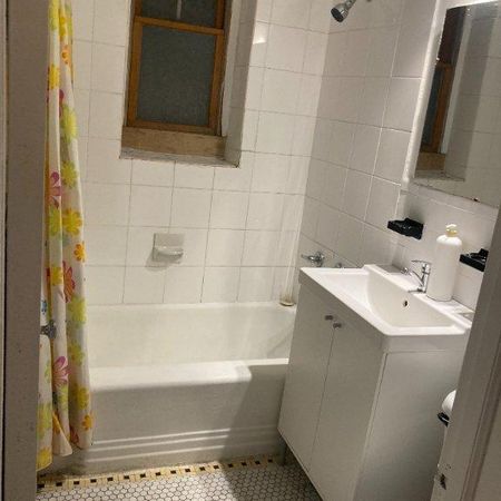 1 490 $ – Grand 3½ meublé – ~1 000 pi² – Tout inclus – Stationnement – Ridgewood - Photo 4