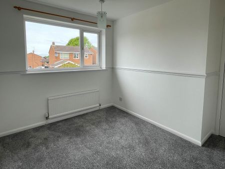 3 bedroom semi-detached to let - Photo 4