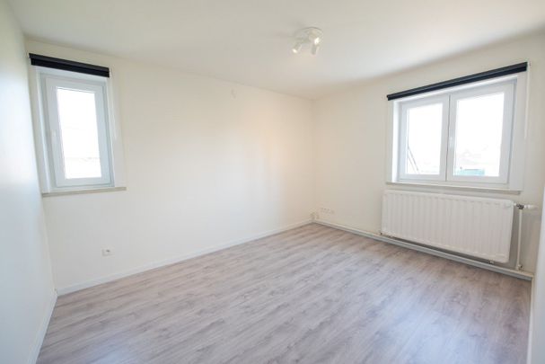 Gerenoveerde woning in rustige woonwijk TE HUUR in Waregem! - Photo 1