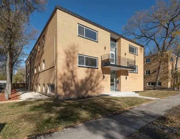 303 Stradbrook (up to $500 April 1 move-in credit) | 303 Stradbrook Avenue, Winnipeg - Photo 1