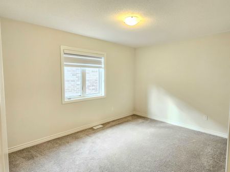 For Lease - 89 Palace Street, Thorold, Ontario - Photo 5